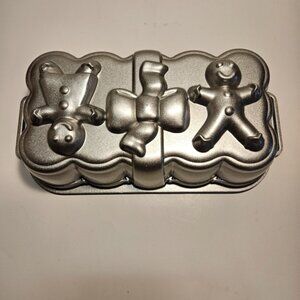 Nordic Ware 1 lb. Gingerbread Loaf Pan Cast Aluminum 3D Images Imprint